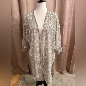 K32. Wallflower Green  Floral Kimono XL